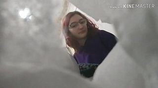 Скрытая камера в ванной, где моется сестра