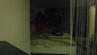 Групповуха замужней жирухи с друзьями мужа с минетом и трахом на камеру