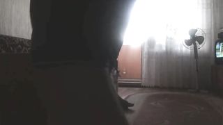 Зрелая украинка на камеру взяла у мужа в рот и поеблась с ним на диване